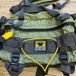 Mountainsmith Lumbar Waist Fanny Green and Black Belt Bag EUC